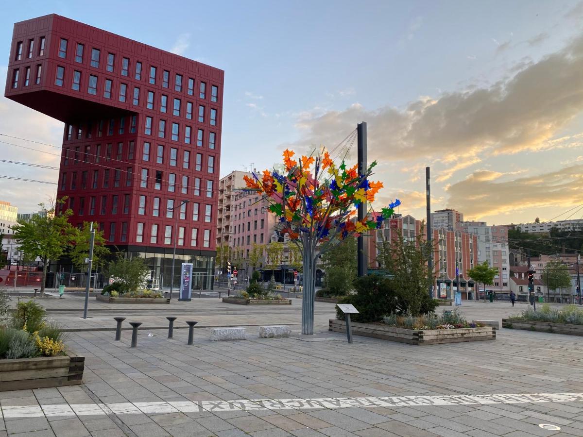 22 Chic & Cosy Grand Appart 92M2 Parking Gratuit Hypercentre Netflix Saint-Etienne  Kültér fotó